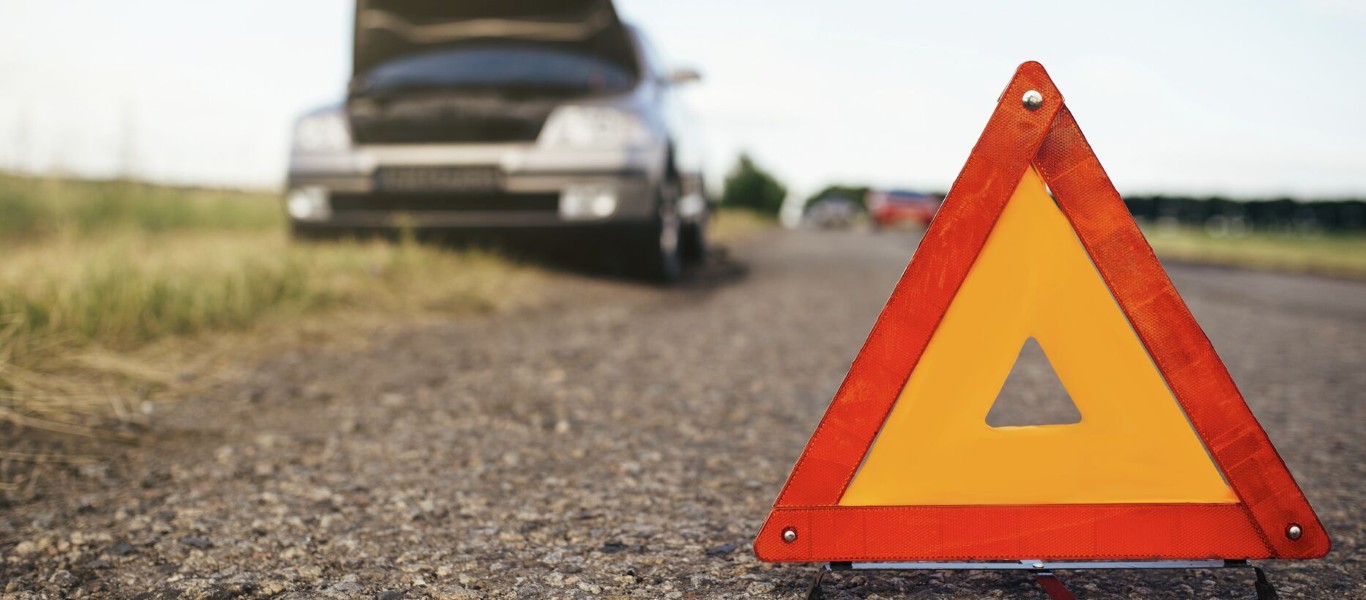 Professional roadside assistance setup with warning triangle for vehicle breakdown in Syracuse, UT