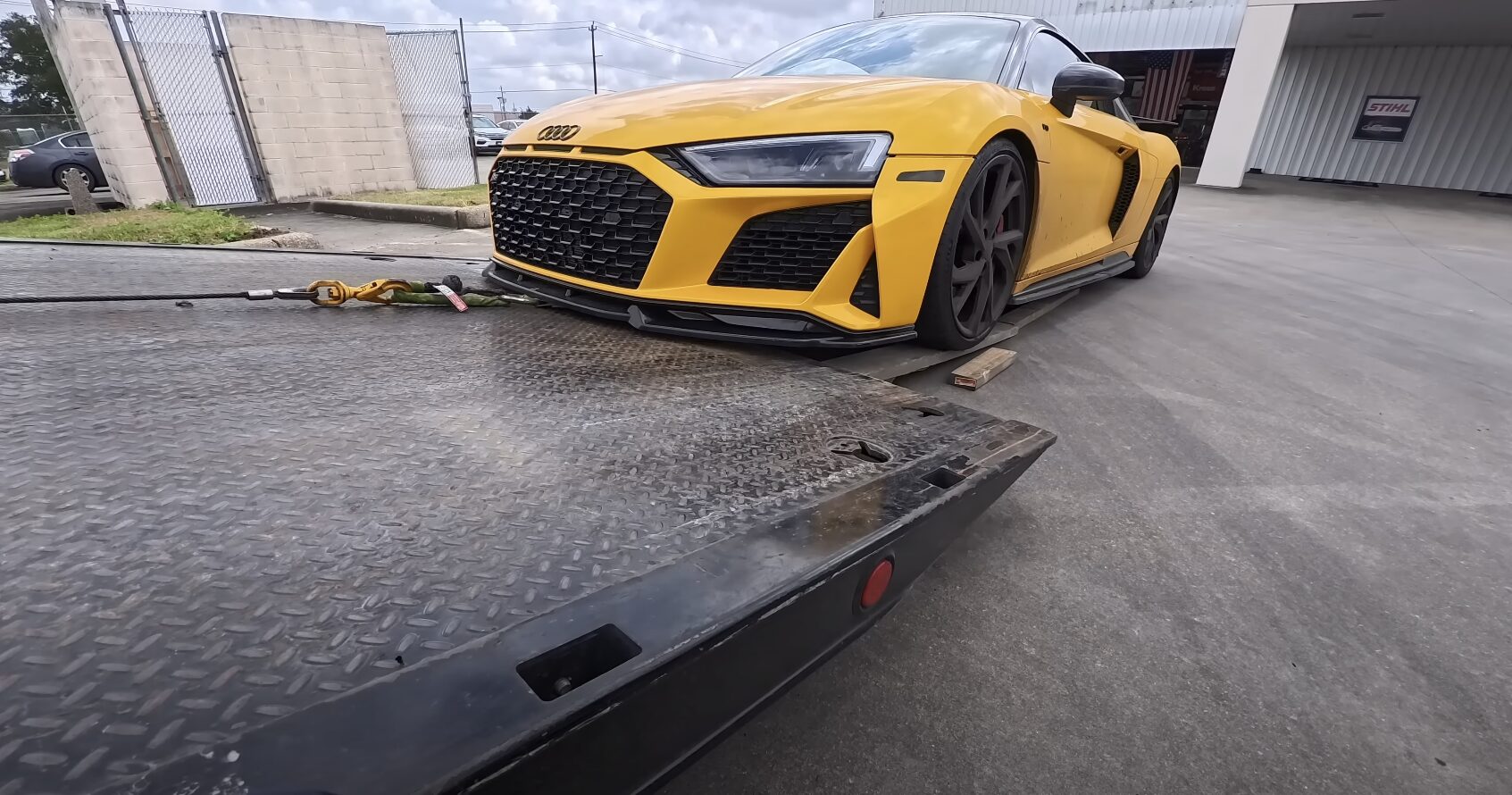 Flatbed towing service safely transporting luxury vehicle in Syracuse UT